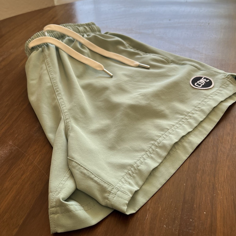 Cove USA Men's 28 4.5" Inseam Green Elastic Waist Stretch Board Shorts